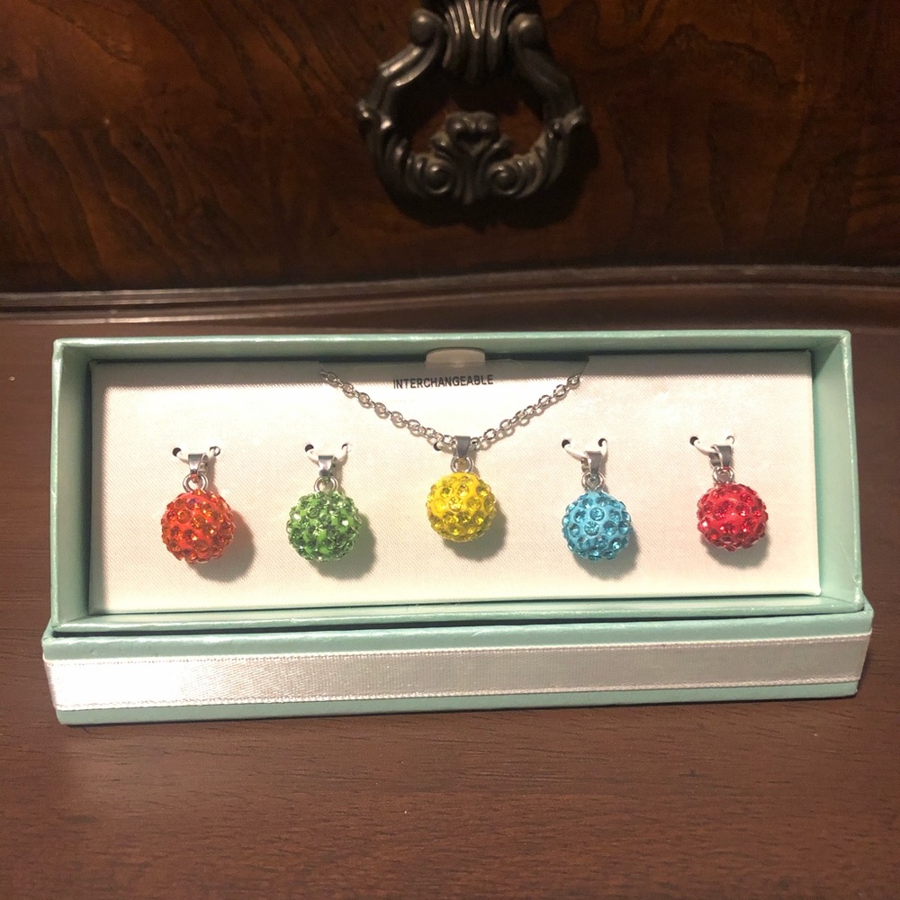 Interchangeable necklace set